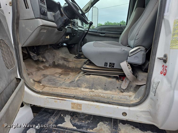 image for item DW7082 2009 Ford  F750 Super Duty XLT hydrovac truck