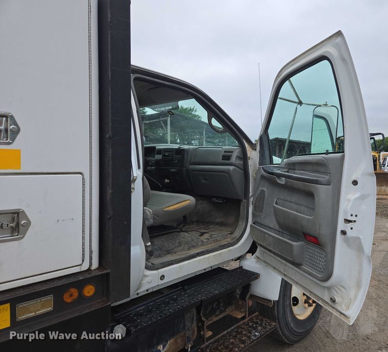 image for item DW7082 2009 Ford  F750 Super Duty XLT hydrovac truck