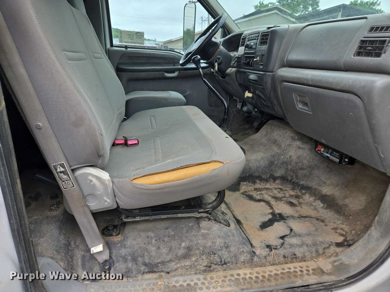 image for item DW7082 2009 Ford  F750 Super Duty XLT hydrovac truck