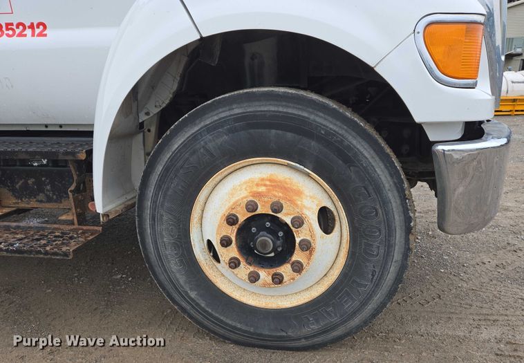 image for item DW7082 2009 Ford  F750 Super Duty XLT hydrovac truck