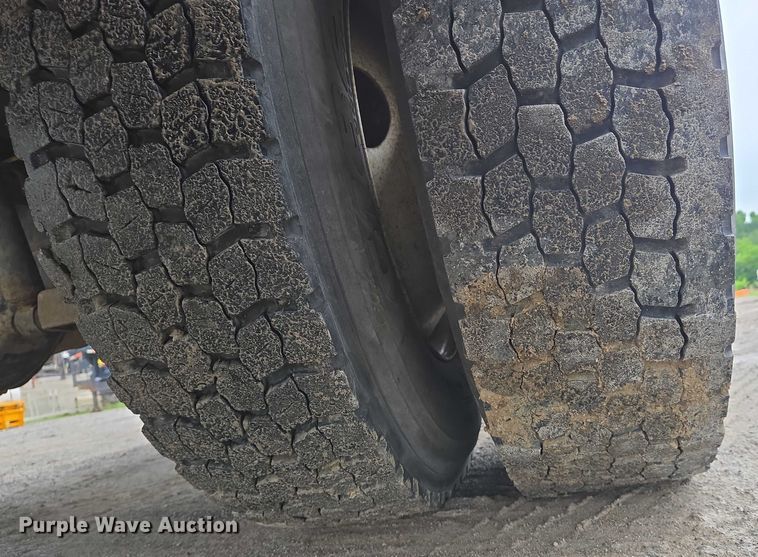 image for item DW7082 2009 Ford  F750 Super Duty XLT hydrovac truck