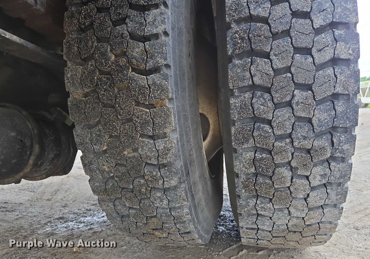 image for item DW7082 2009 Ford  F750 Super Duty XLT hydrovac truck