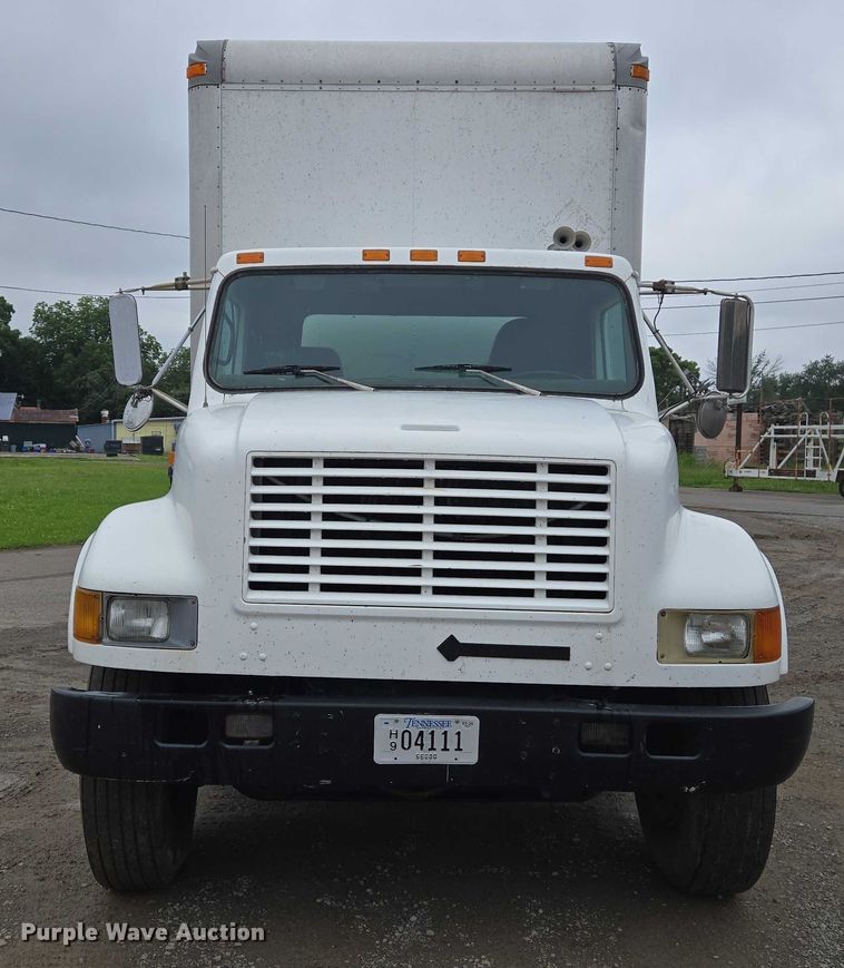 image for item DW7083 1993 International  4900  box truck