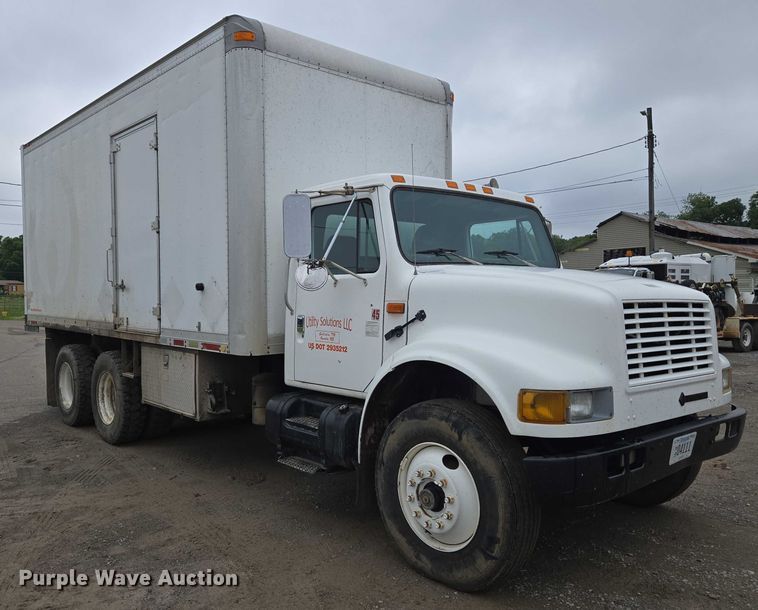 image for item DW7083 1993 International  4900  box truck