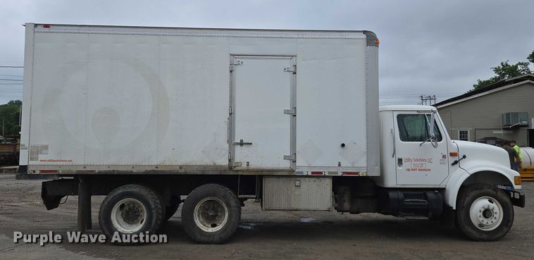 image for item DW7083 1993 International  4900  box truck