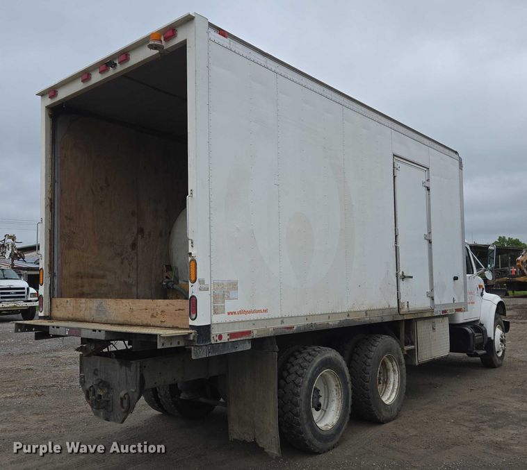 image for item DW7083 1993 International  4900  box truck