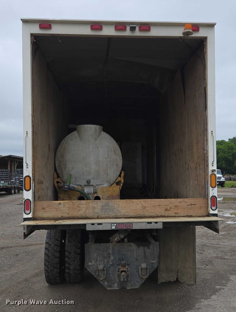 image for item DW7083 1993 International  4900  box truck