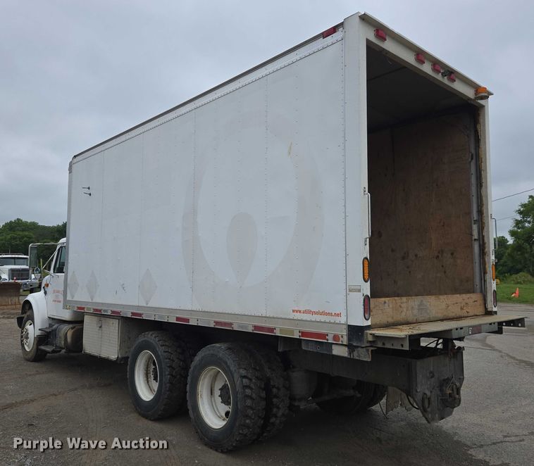 image for item DW7083 1993 International  4900  box truck
