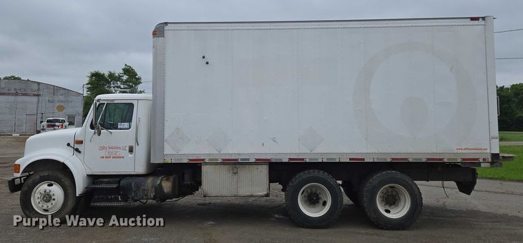 image for item DW7083 1993 International  4900  box truck