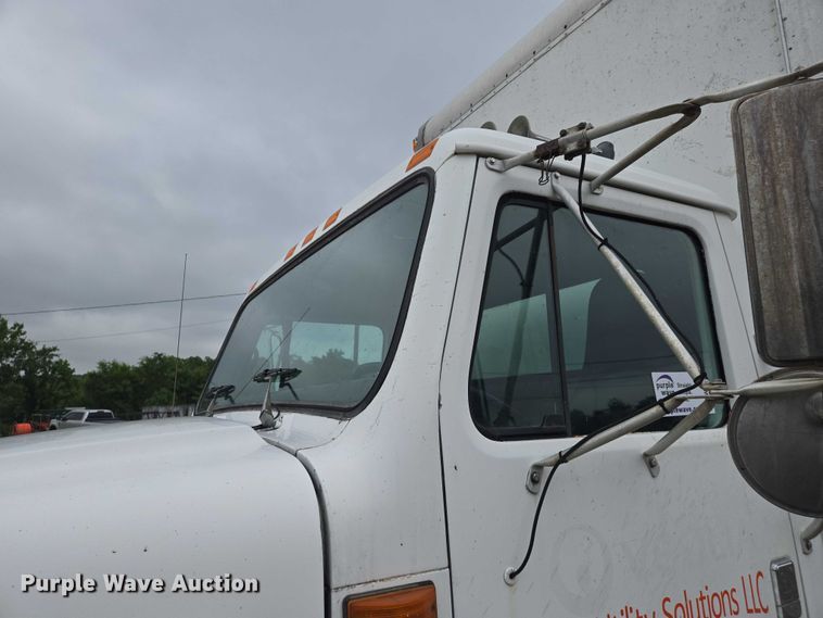 image for item DW7083 1993 International  4900  box truck