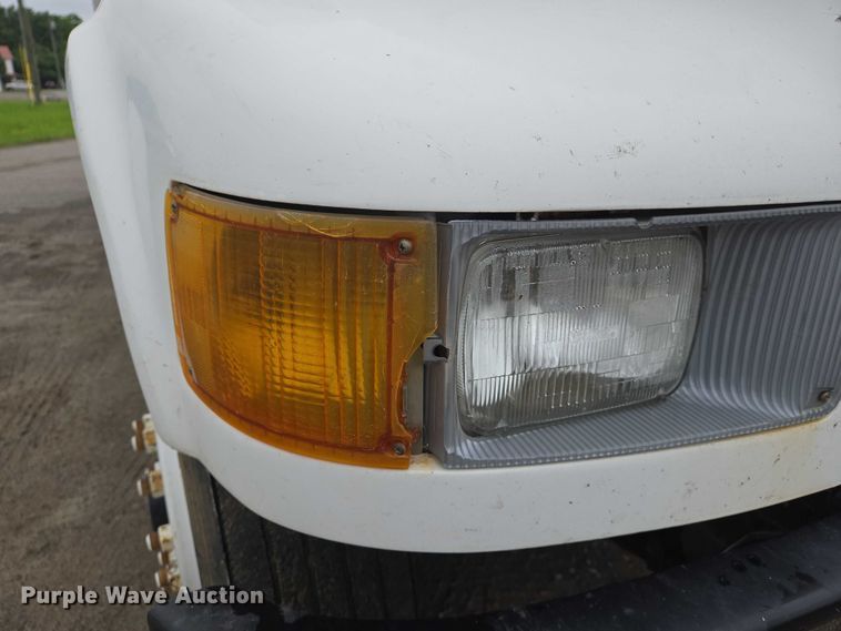 image for item DW7083 1993 International  4900  box truck