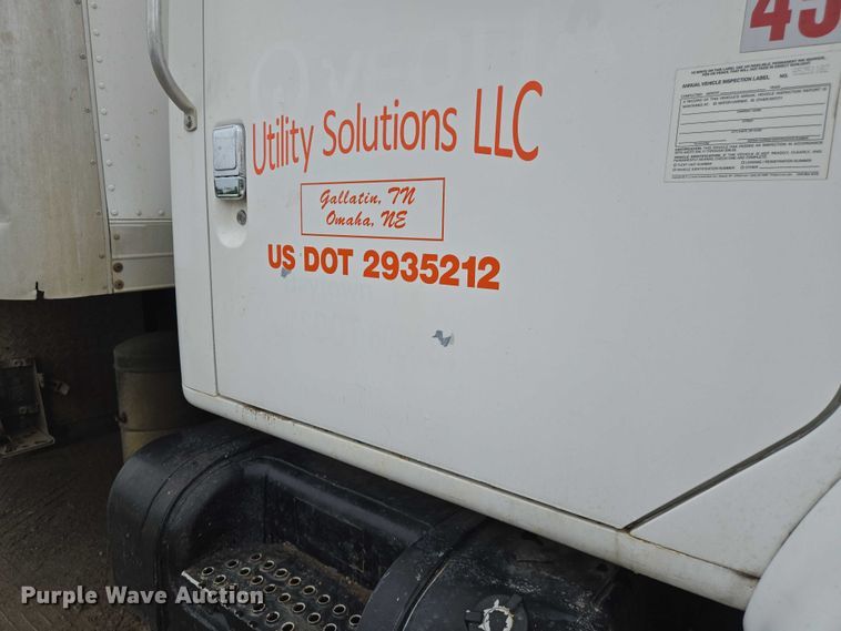 image for item DW7083 1993 International  4900  box truck