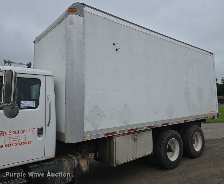 image for item DW7083 1993 International  4900  box truck