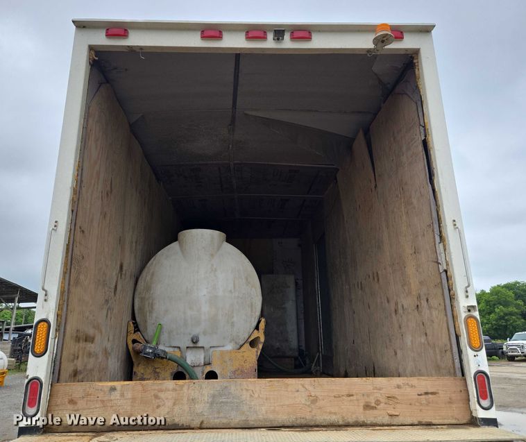 image for item DW7083 1993 International  4900  box truck