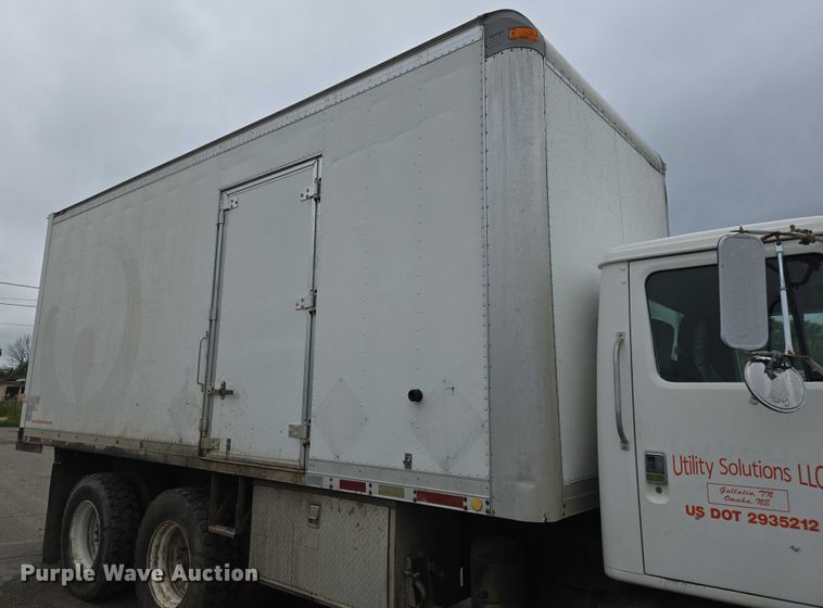 image for item DW7083 1993 International  4900  box truck