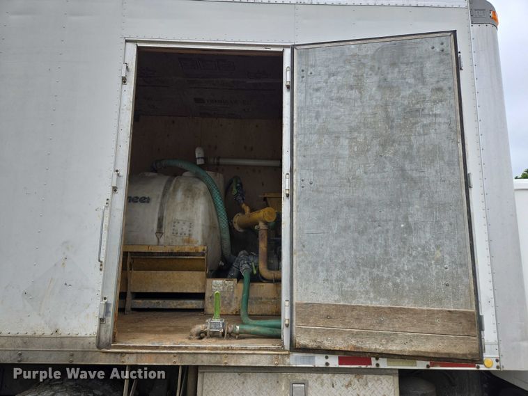 image for item DW7083 1993 International  4900  box truck