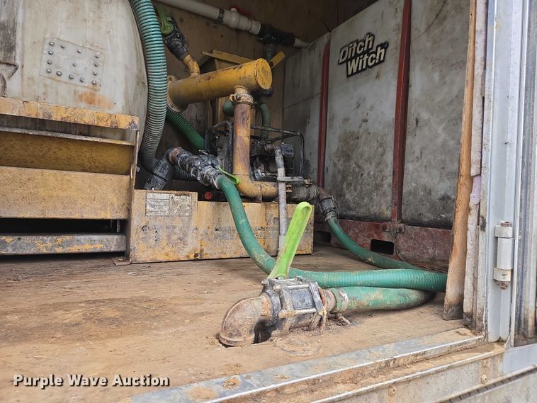 image for item DW7083 1993 International  4900  box truck