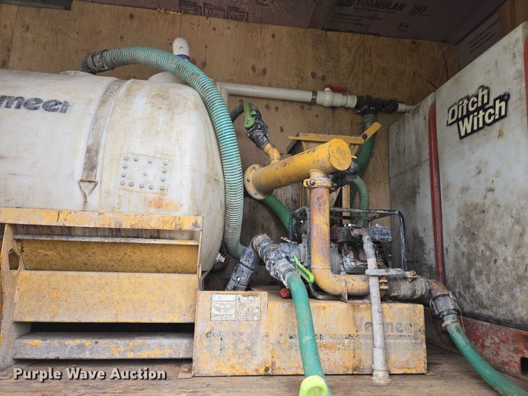 image for item DW7083 1993 International  4900  box truck