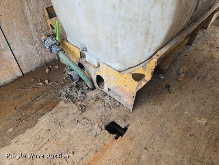 image for item DW7083 1993 International  4900  box truck