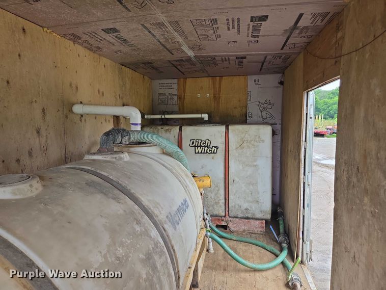 image for item DW7083 1993 International  4900  box truck