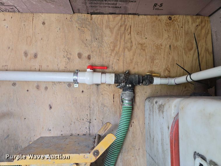 image for item DW7083 1993 International  4900  box truck