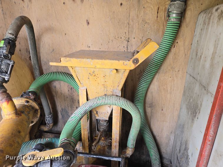 image for item DW7083 1993 International  4900  box truck