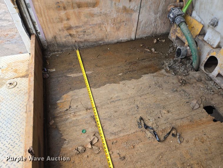 image for item DW7083 1993 International  4900  box truck