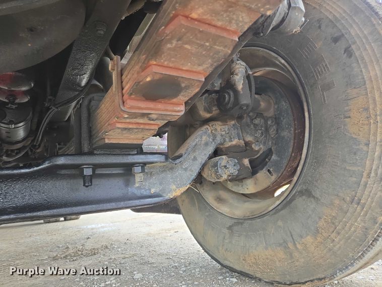 image for item DW7083 1993 International  4900  box truck