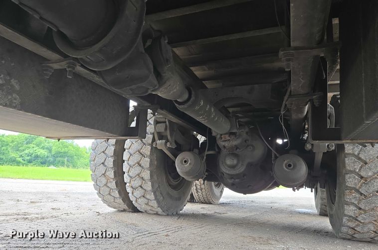 image for item DW7083 1993 International  4900  box truck