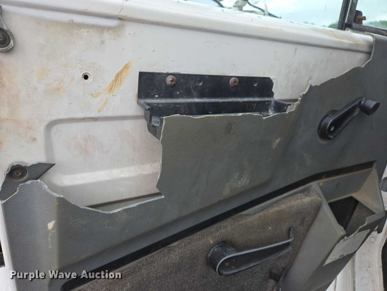 image for item DW7083 1993 International  4900  box truck