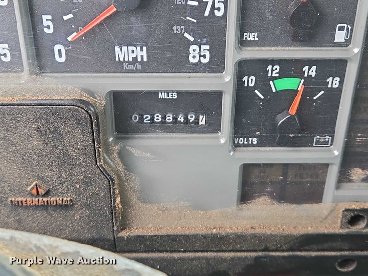 image for item DW7083 1993 International  4900  box truck