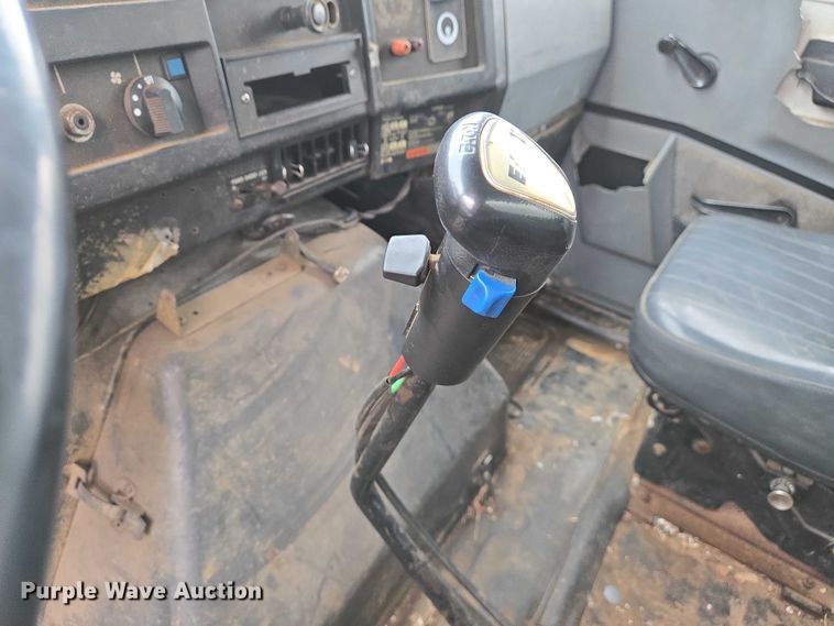 image for item DW7083 1993 International  4900  box truck