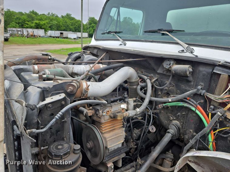 image for item DW7083 1993 International  4900  box truck