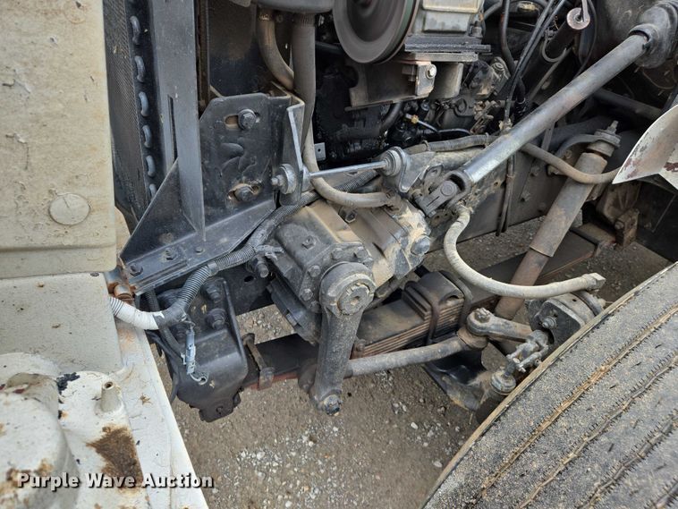 image for item DW7083 1993 International  4900  box truck