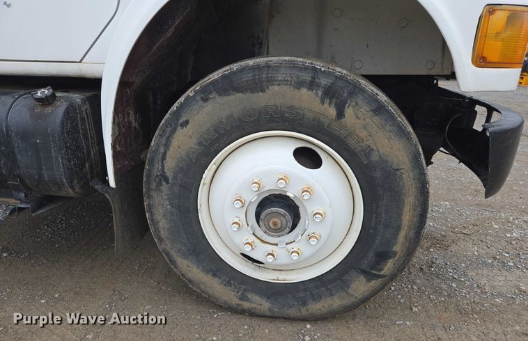 image for item DW7083 1993 International  4900  box truck