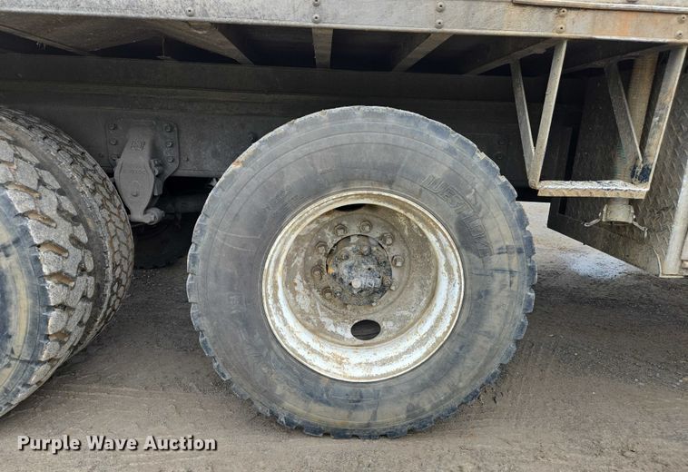 image for item DW7083 1993 International  4900  box truck