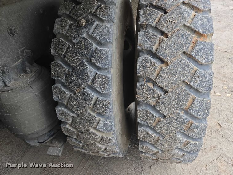 image for item DW7083 1993 International  4900  box truck