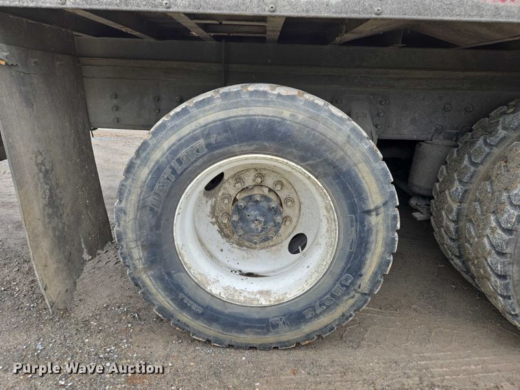 image for item DW7083 1993 International  4900  box truck