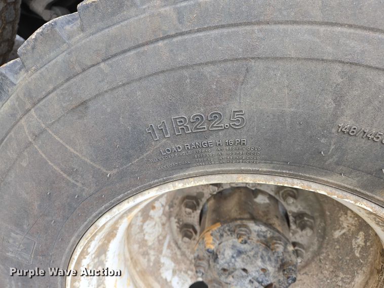 image for item DW7083 1993 International  4900  box truck