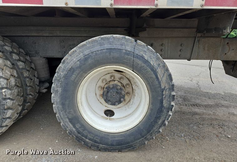 image for item DW7083 1993 International  4900  box truck