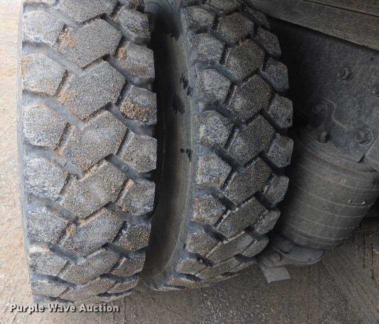 image for item DW7083 1993 International  4900  box truck