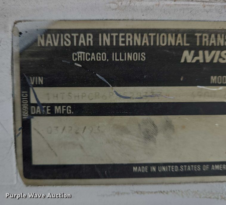 image for item DW7083 1993 International  4900  box truck