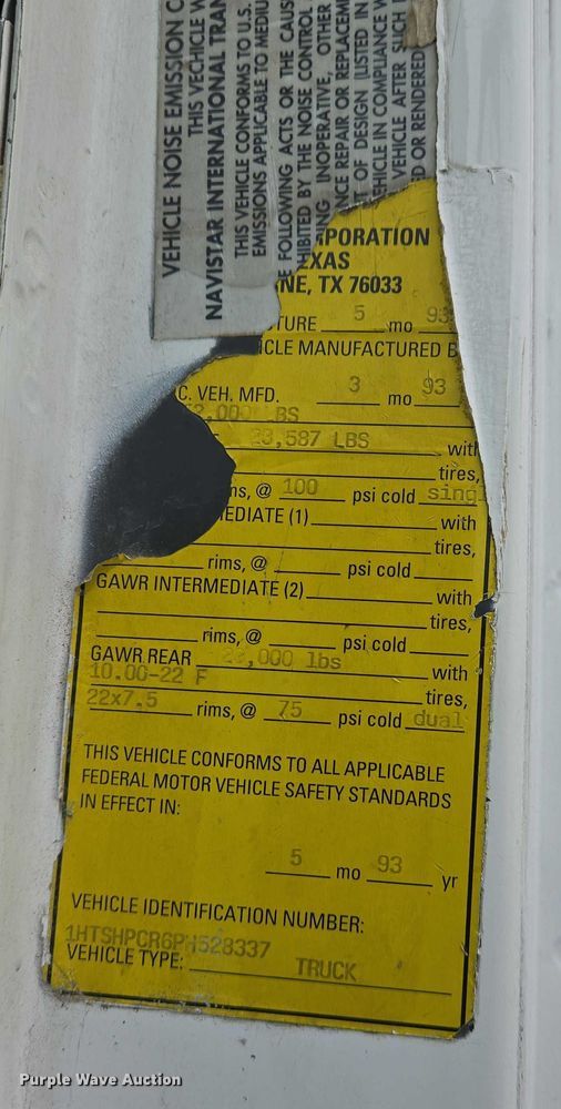 image for item DW7083 1993 International  4900  box truck