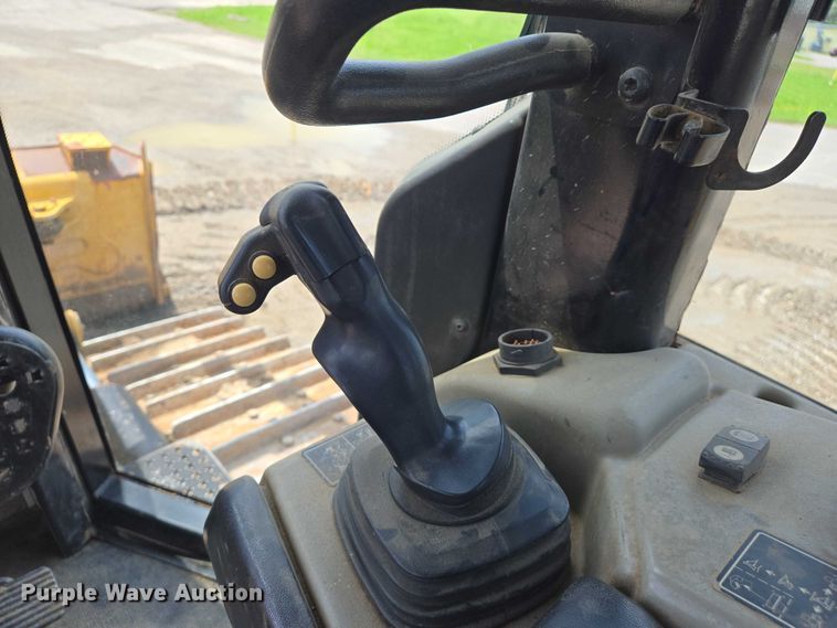 image for item DW7086 2015 Caterpillar  D6N XL dozer