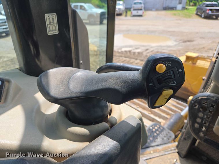 image for item DW7086 2015 Caterpillar  D6N XL dozer