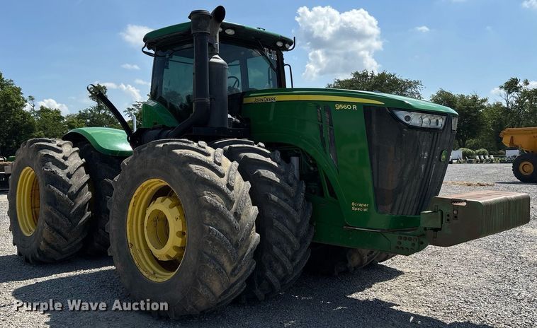 image for item DW7105 2013 John Deere 9560R Scraper Special 4WD tractor