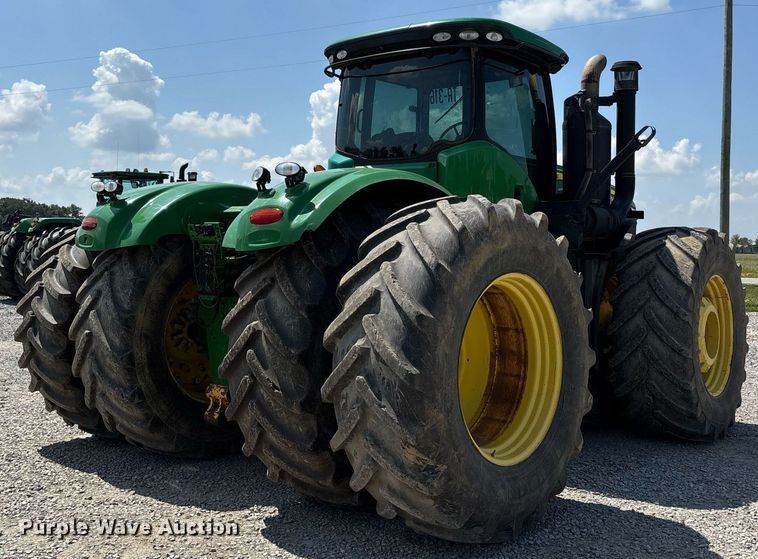 image for item DW7105 2013 John Deere 9560R Scraper Special 4WD tractor