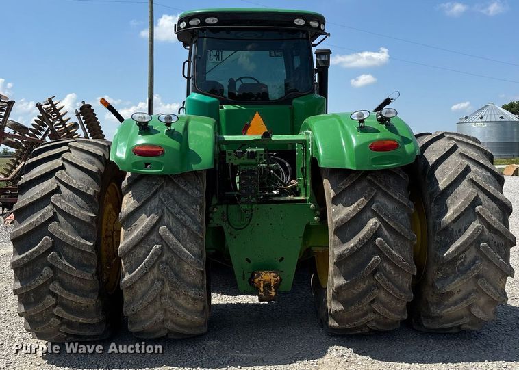 image for item DW7105 2013 John Deere 9560R Scraper Special 4WD tractor