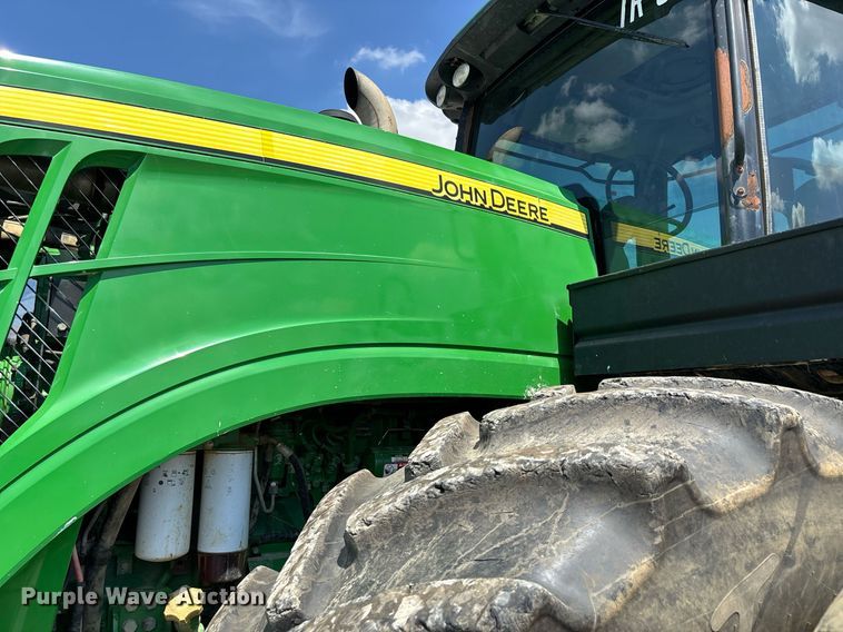 image for item DW7105 2013 John Deere 9560R Scraper Special 4WD tractor