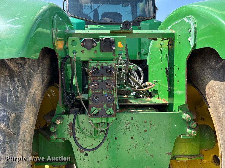 image for item DW7105 2013 John Deere 9560R Scraper Special 4WD tractor